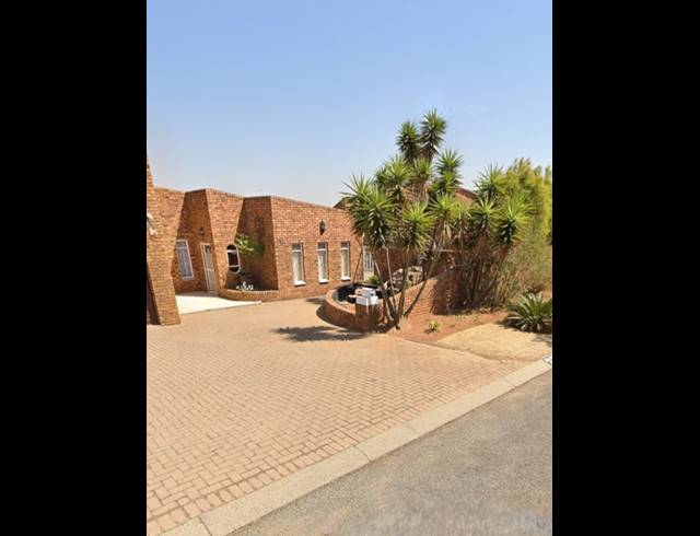 3 BEDROOM FREESTANDING FOR SALE IN DALPARK EXT 1